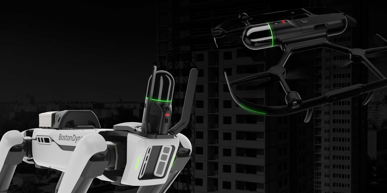 흑백 건물 앞의 Leica BLK2FLY 및 BLK ARC